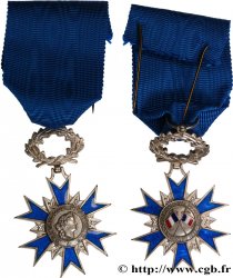 CINQUIÈME RÉPUBLIQUE Médaille, Ordre National du mérite, chevalier