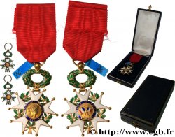TROISIÈME RÉPUBLIQUE Légion d’Honneur - Officier et sa miniature