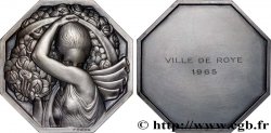 QUINTA REPUBLICA FRANCESA Médaille, Femme portant des fleurs par Pierre Turin