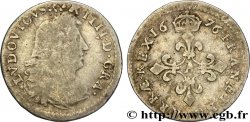 LOUIS XIV LE GRAND OU LE ROI SOLEIL Quatre sols à la croix formée de lis 1676 Paris