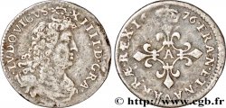 LOUIS XIV LE GRAND OU LE ROI SOLEIL Quatre sols à la croix formée de lis 1676 Paris TTB/TB+