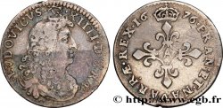 LOUIS XIV LE GRAND OU LE ROI SOLEIL Quatre sols à la croix formée de lis 1676 Paris TB