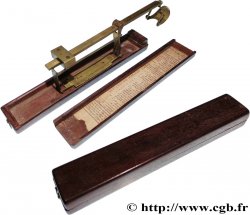 BALANCE Boîte avec balance en laiton (Jecker Paris) n.d.  XF