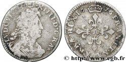 LOUIS XIV LE GRAND OU LE ROI SOLEIL Quatre sols à la croix formée de lis 1676 Paris
